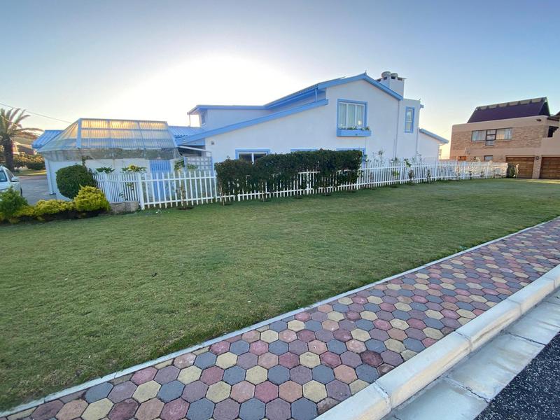 4 Bedroom Property for Sale in Outeniqua Strand Western Cape